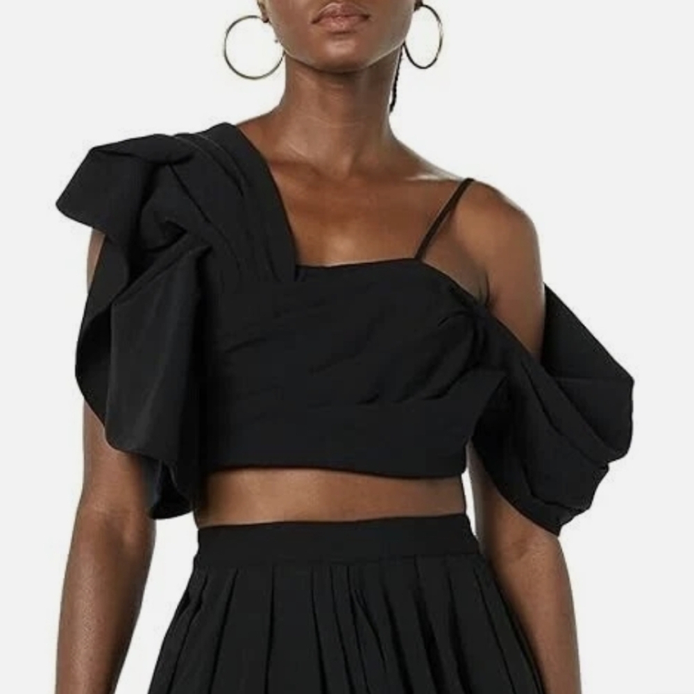 Making The Cut Women's Drapey Shoulder Cropped Top in Black Nwt Size Medium